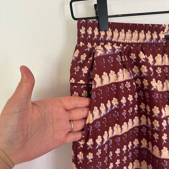 Lululemon Men’s Pool Short 7” in Island Bloom - Picture 6 of 10